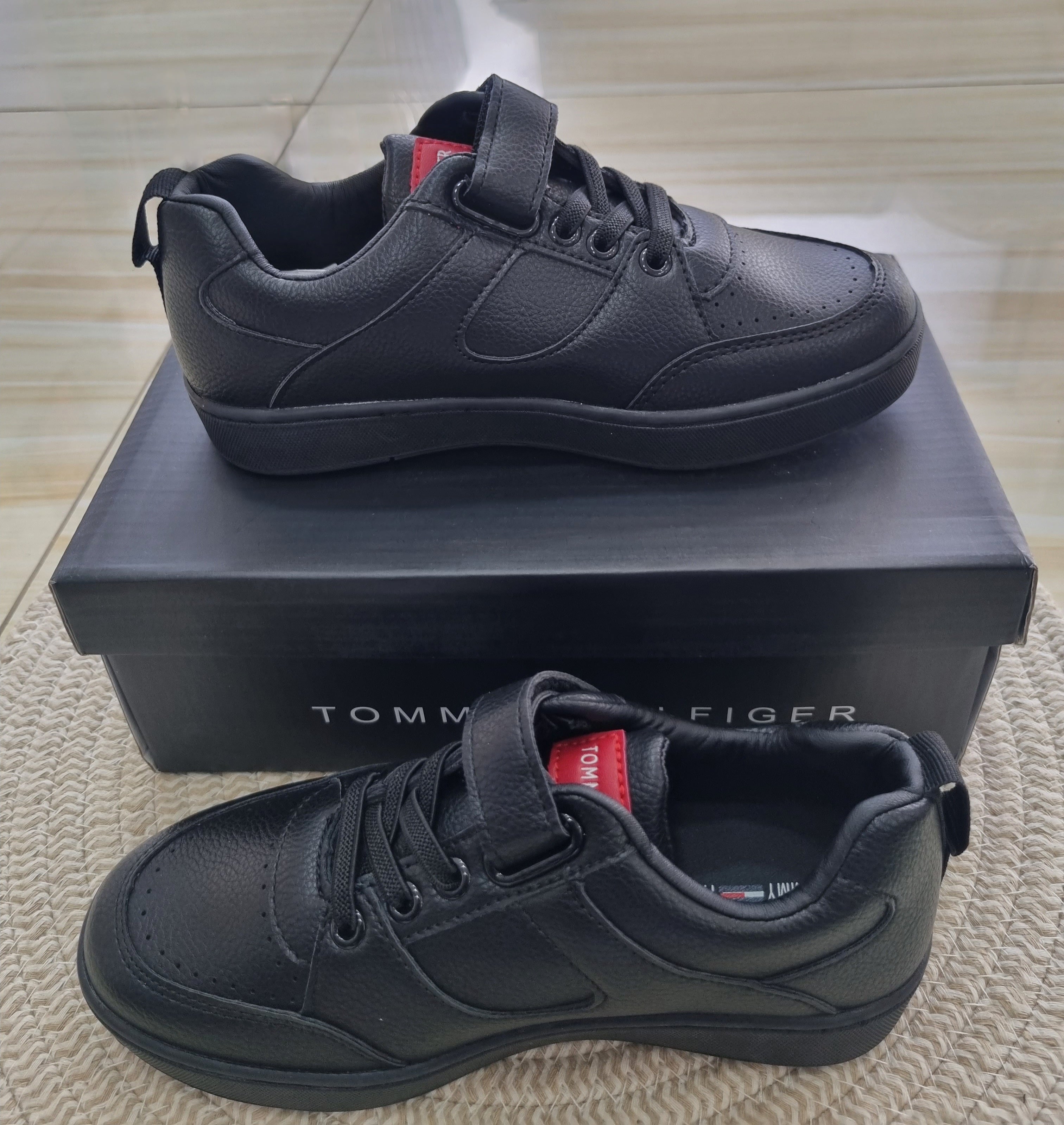 Chaussures de sport TOMMY HILFIGER NK 04 NOIR GM