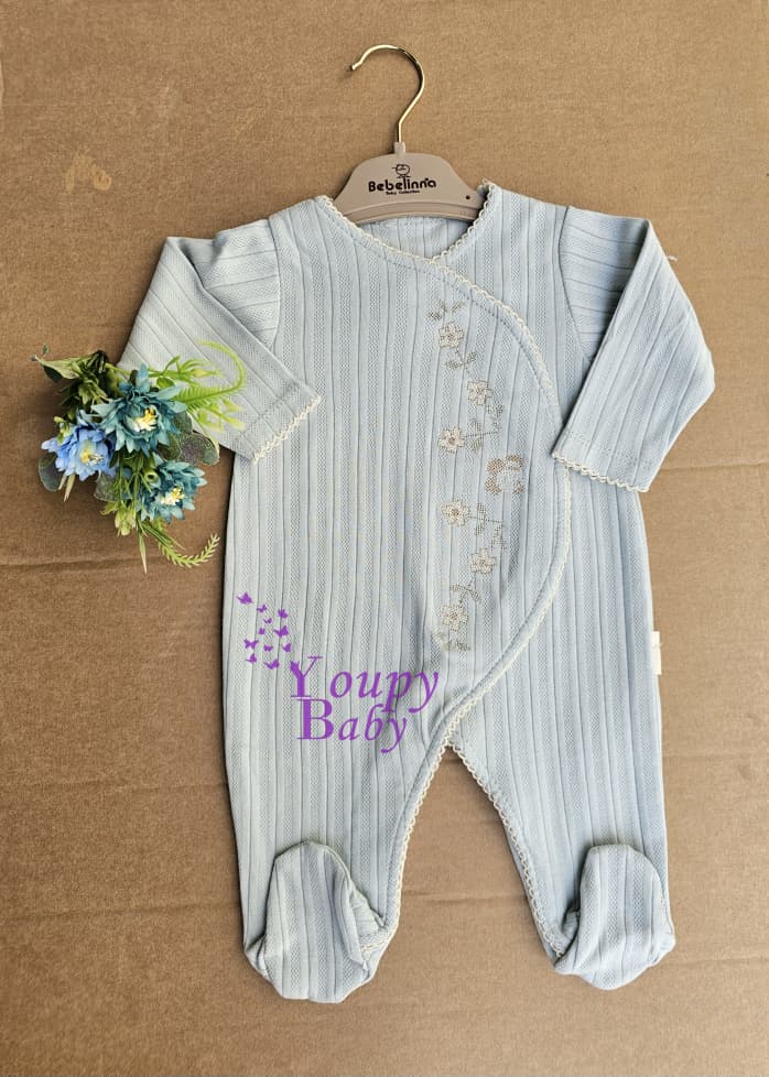 Grenouillère bébé grise avec motifs brodés