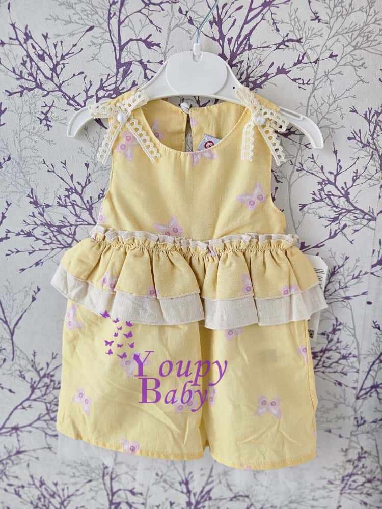 Robe jaune pâle à volants